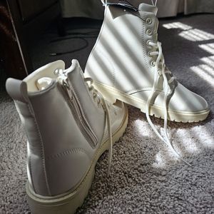 Botas nuevas para niña  - new boots for girls